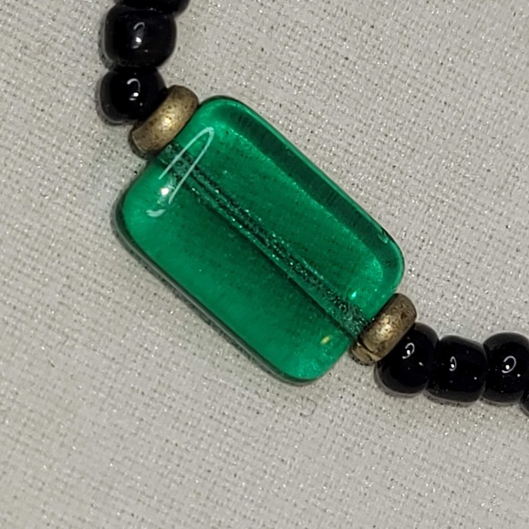 eyeglass holder Black glass beads  Green oblong glass beads - Picture 2 of 5